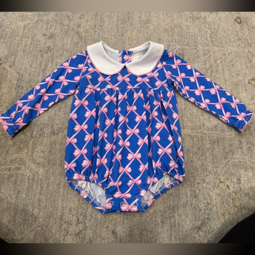 Blue bubble with pink bows